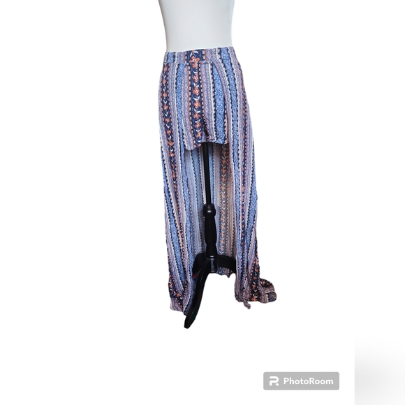 UK2LA Short/Skirt - Picture 2 of 8